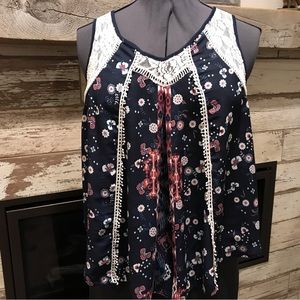 Skylar & Jade Sleeveless Blouse 1X. Navy & Cream